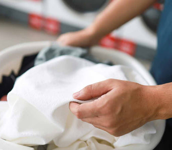 Cómo quitar el olor a sudor de la ropa: 5 trucos que funcionan | Abanderado