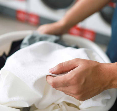 Cómo quitar el olor a sudor de la ropa: 5 trucos que funcionan | Abanderado