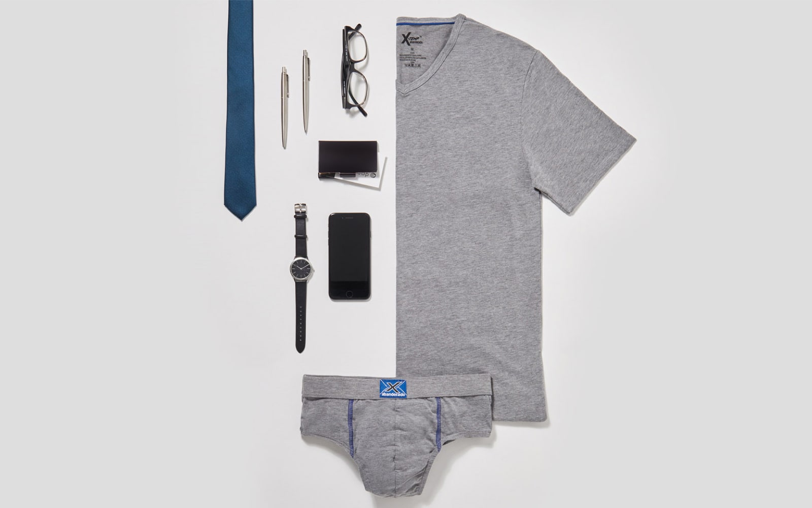 5 Ideas para combinar una camiseta gris de hombre | Abanderado