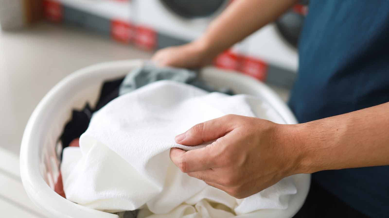 Cómo usar el bicarbonato para quitar el mal olor de la ropa